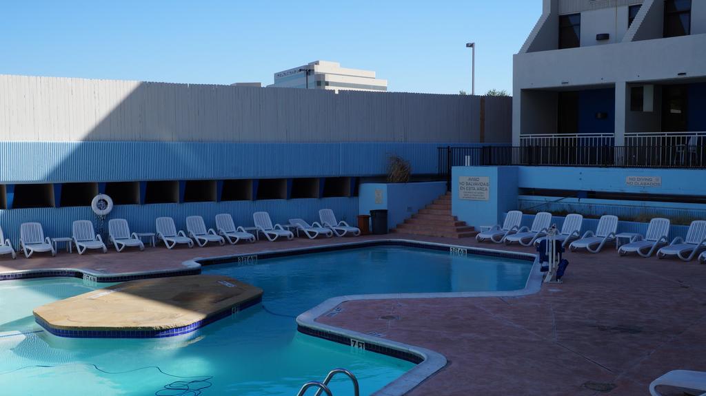Love Field Hotel & Suites Dallas Exterior foto